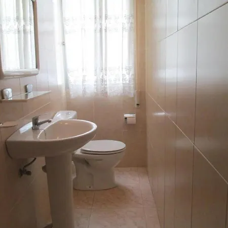 - 3 Bedrooms - 0423 * Bueu